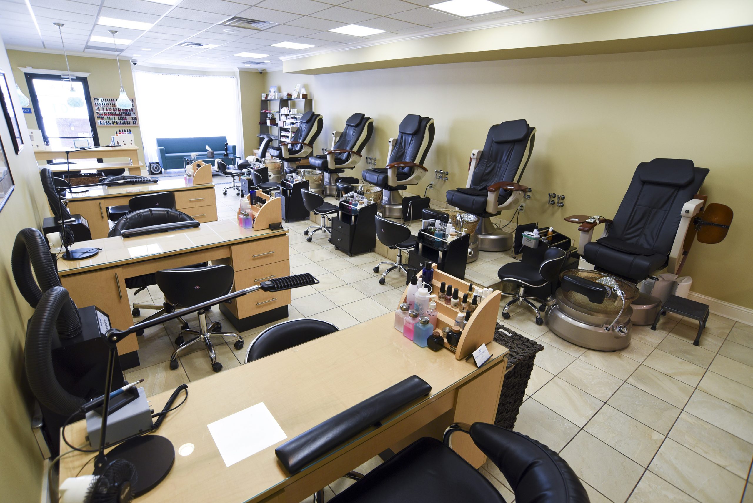 Designer's Denn Salon and Spa