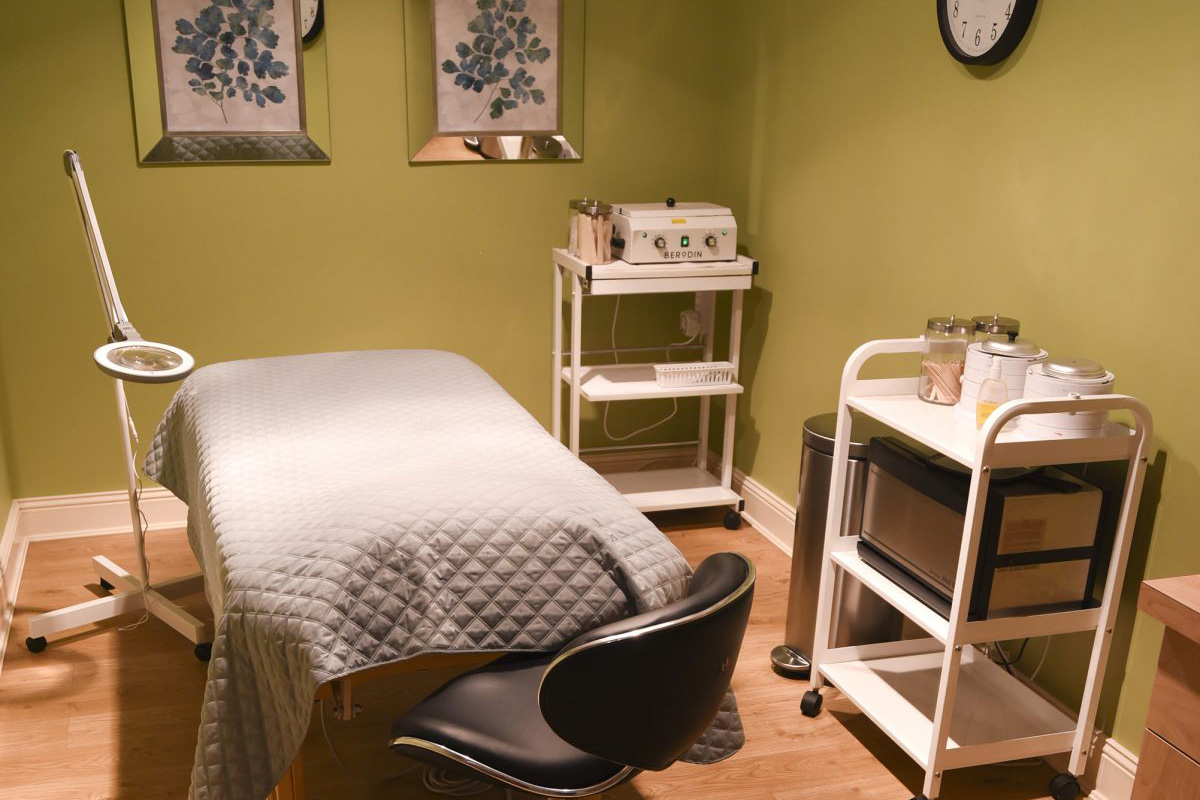 Designer's Denn Salon & Spa tour